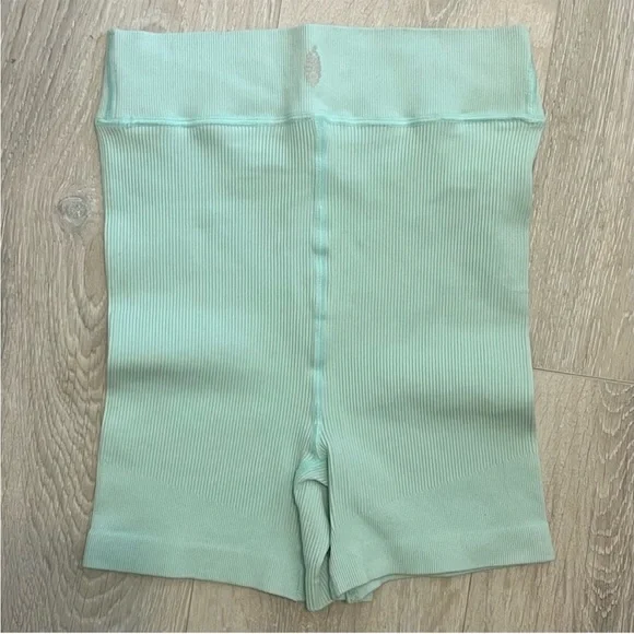 NWT Free People Movement Free Throw Shorts in Turquoise Mint - Picture 5 of 9